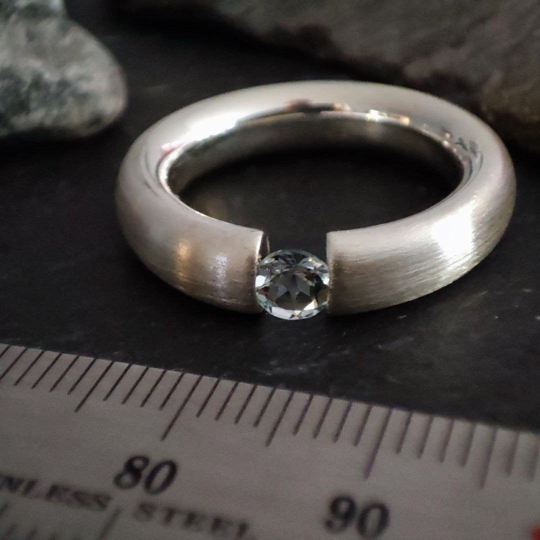 Massiver bombierter Silberring aus 925er Silber mit einem Aquamarin (SR3,9B/AQ)