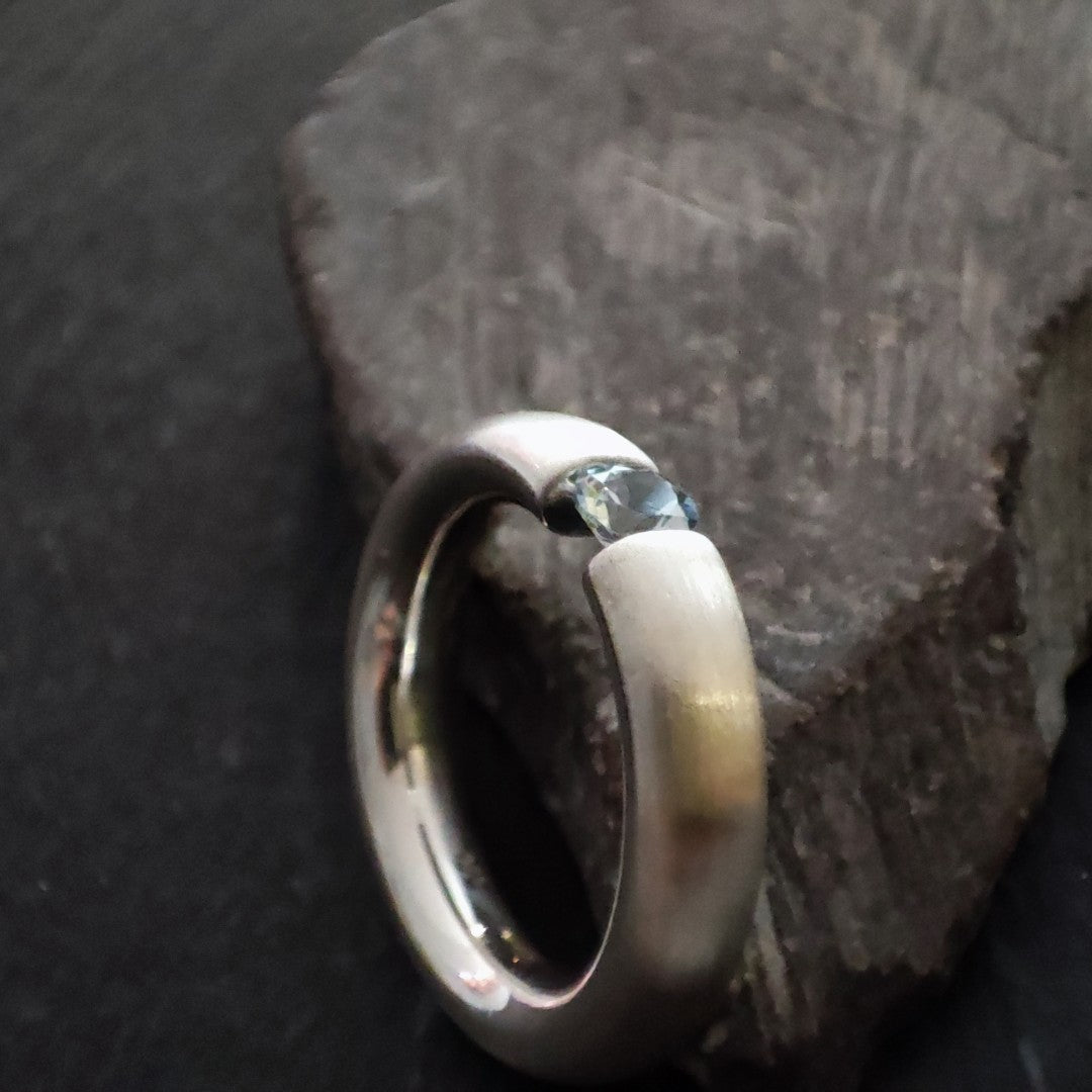 Massiver bombierter Silberring aus 925er Silber mit einem Aquamarin (SR3,9B/AQ)