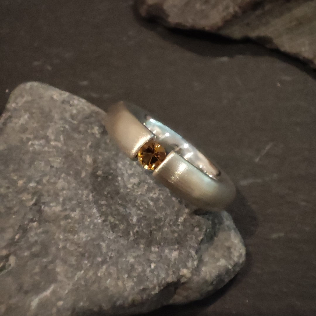 Massiver bombierter Silberring aus 925er Silber mit einem Citrin (SR3,9B/CI)