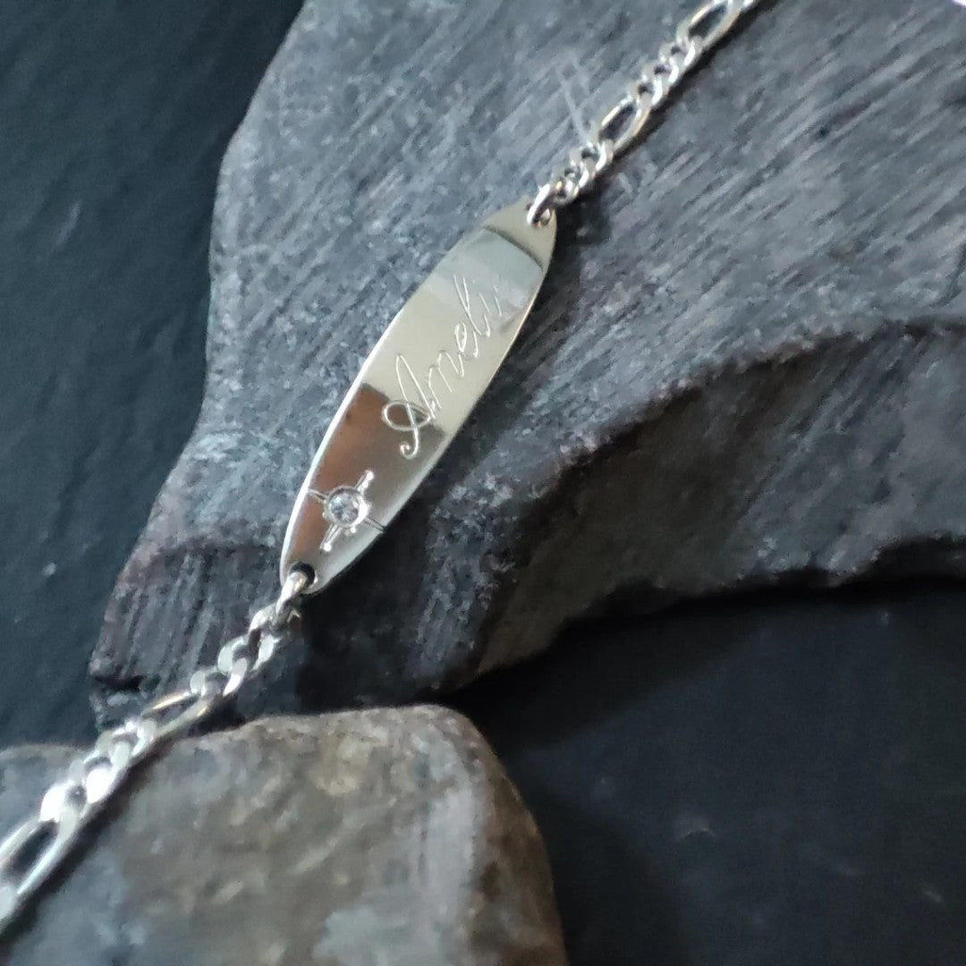 Personalisiertes Kinder ID-Armband aus 925er Silber und einem Zirkonia (GA44)