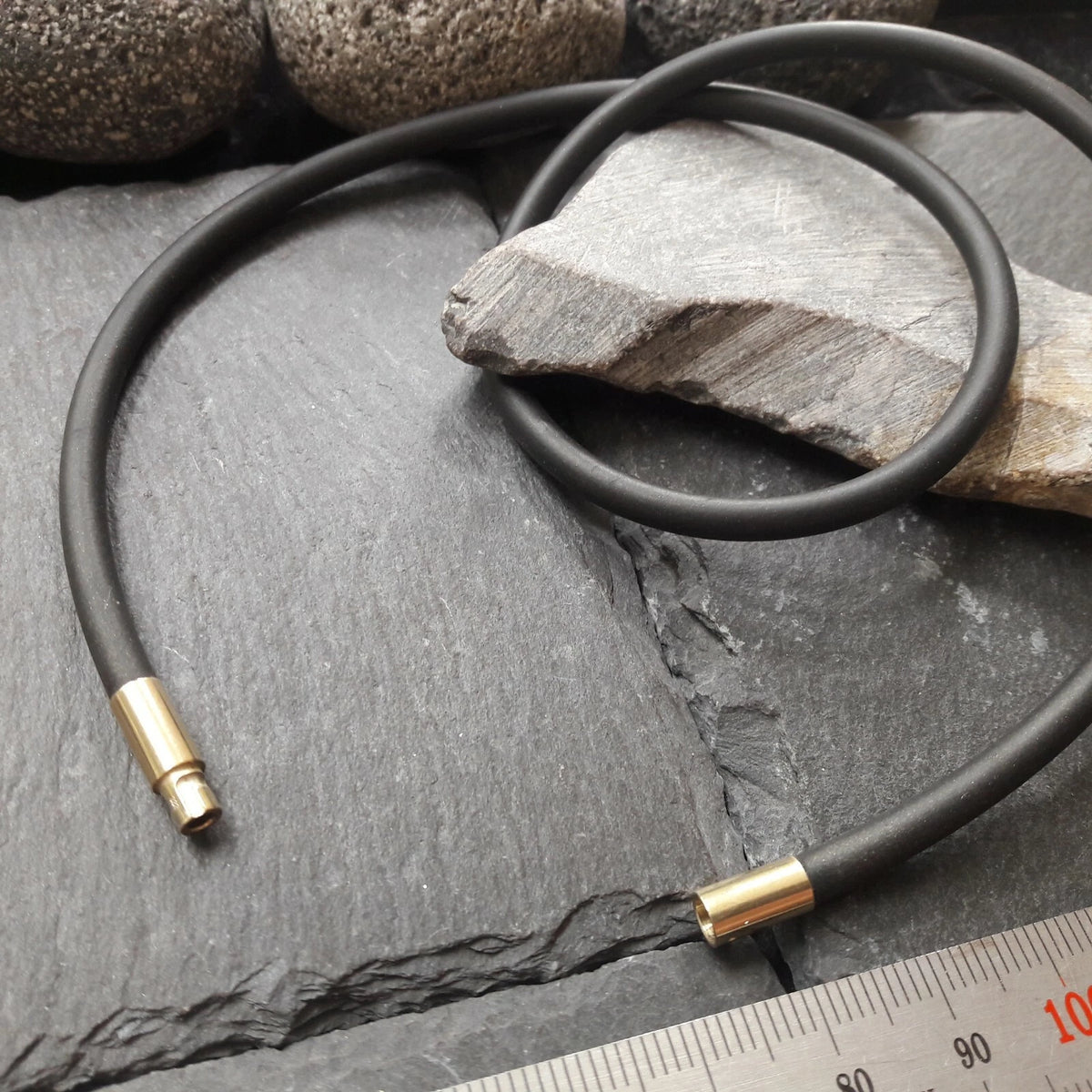 4 mm Kautschukkette mit Gelbgold Bajonettverschluss