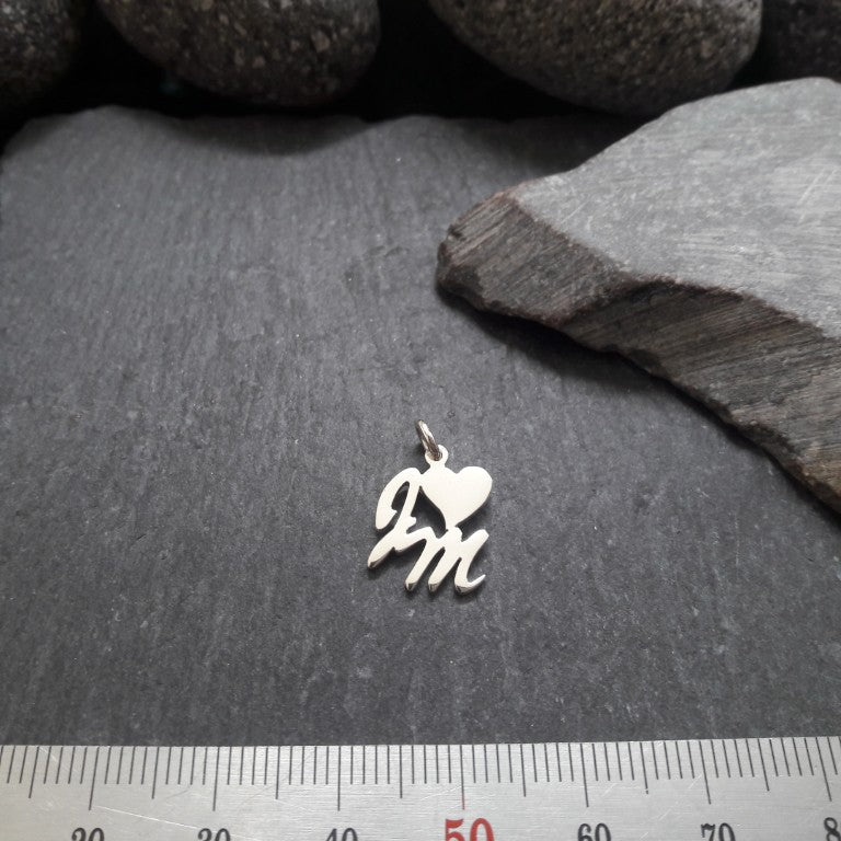 Anhänger mit zwei Großbuchstaben & einem Herz aus 925er Silber (NK16)