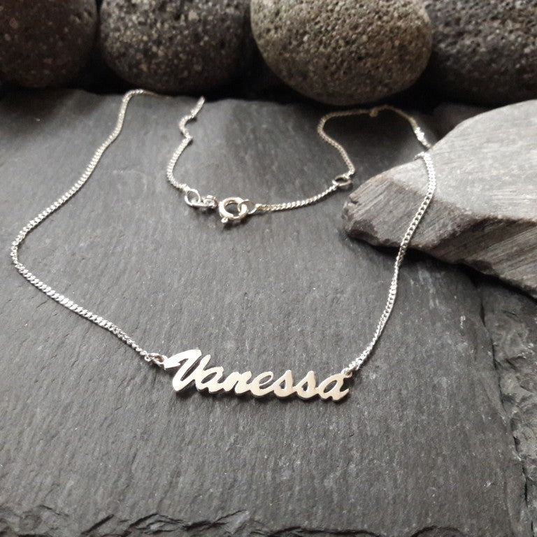Personalisierte Kinder-Namenskette mit Wunschname aus 925er Silber (NK30/S)