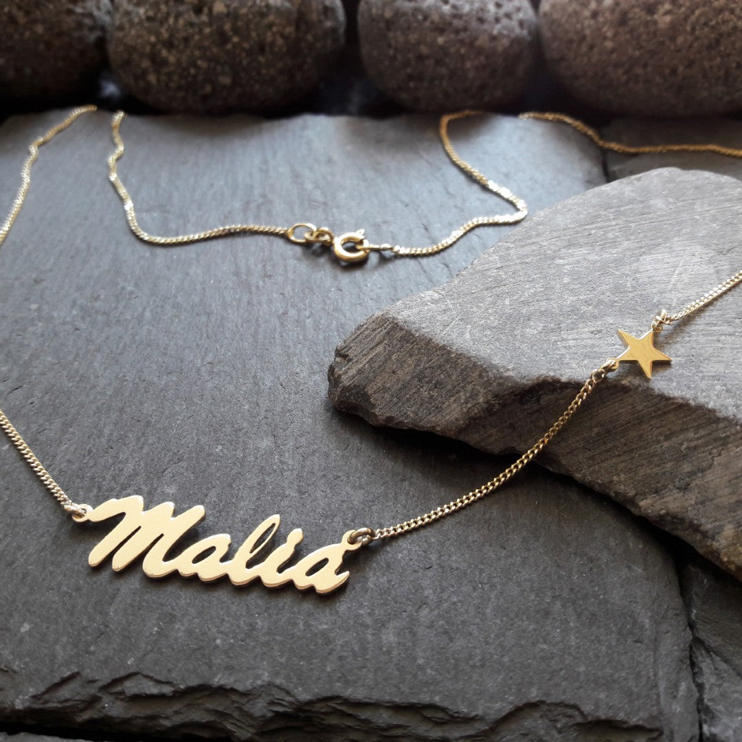 Personalisierte Namenskette mit Wunschname & Stern aus 333er Gelbgold (NK71/8GG)