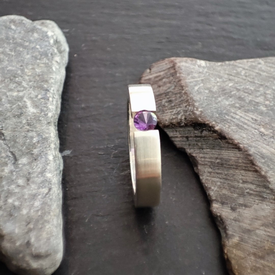 Massiver Silberring aus 925er Silber mit einem Amethyst (SR4/AM)