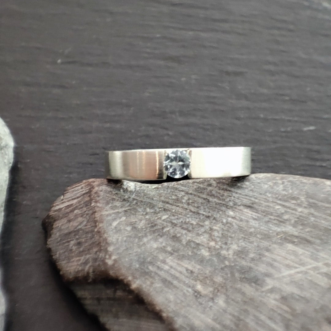 Massiver Silberring aus 925er Silber mit einem Sky Blue Topas (SR4/SKBT)