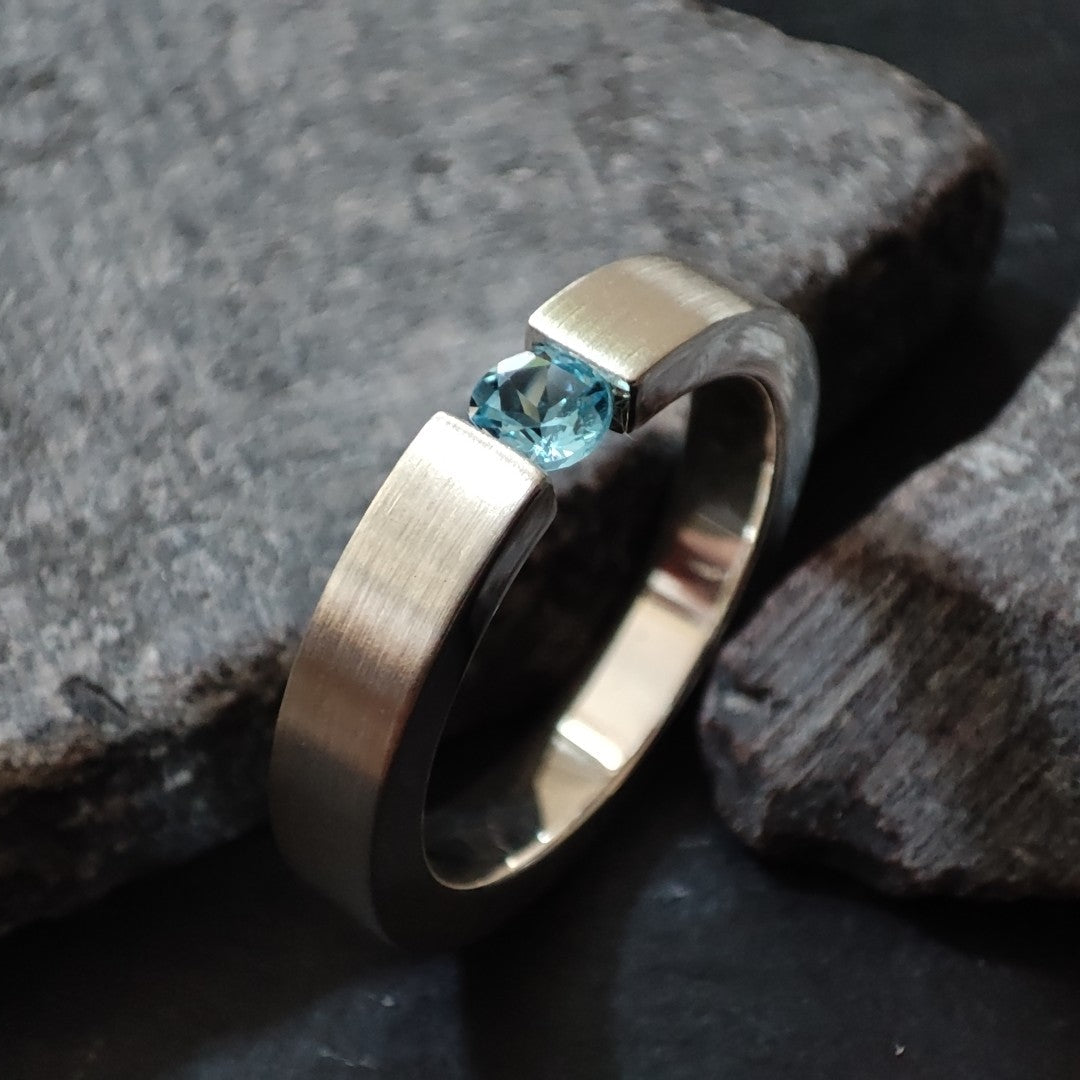 Massiver Silberring aus 925er Silber mit einem Swiss Blue Topas (SR4/SB)