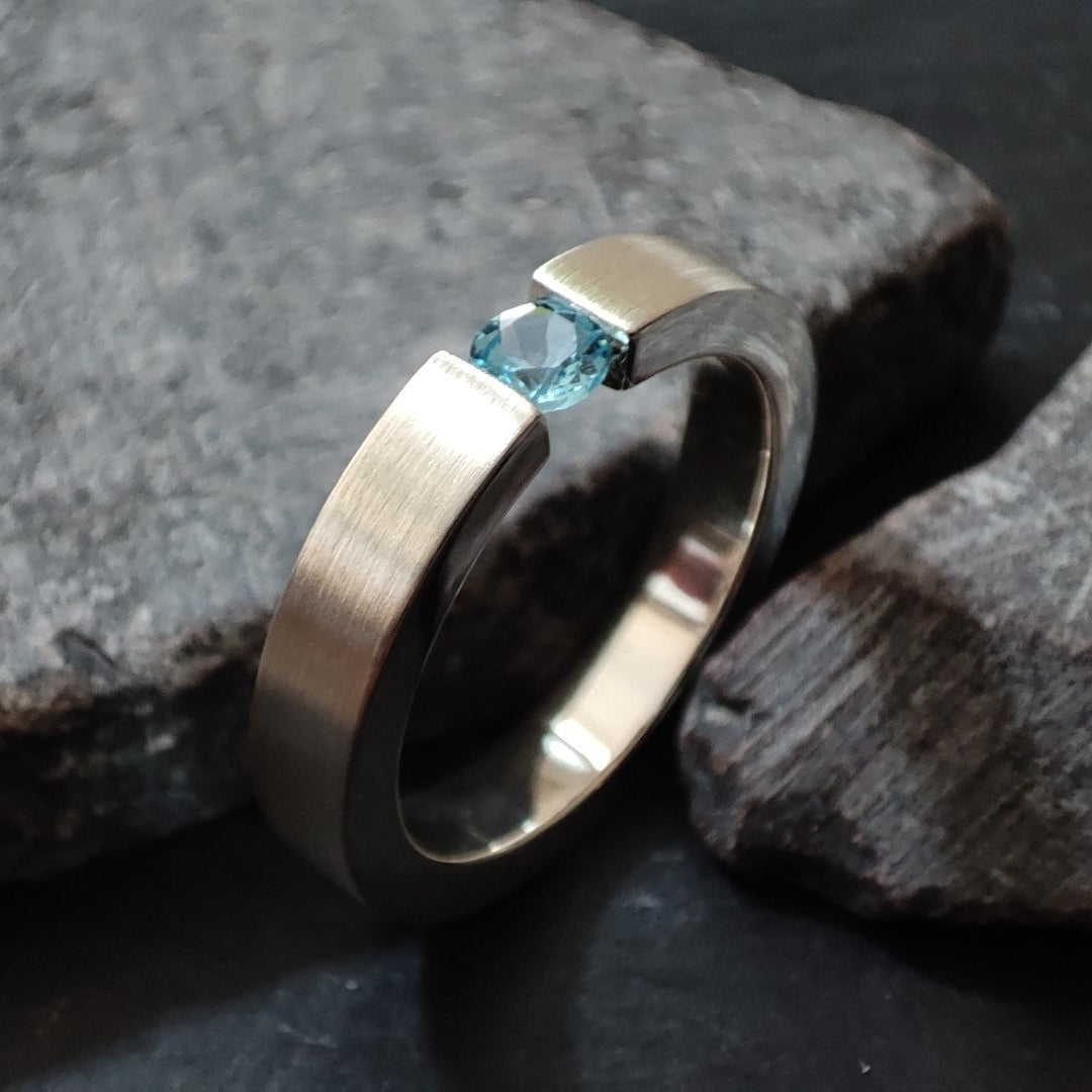 Massiver Silberring aus 925er Silber mit einem Swiss Blue Topas (SR4/SB)