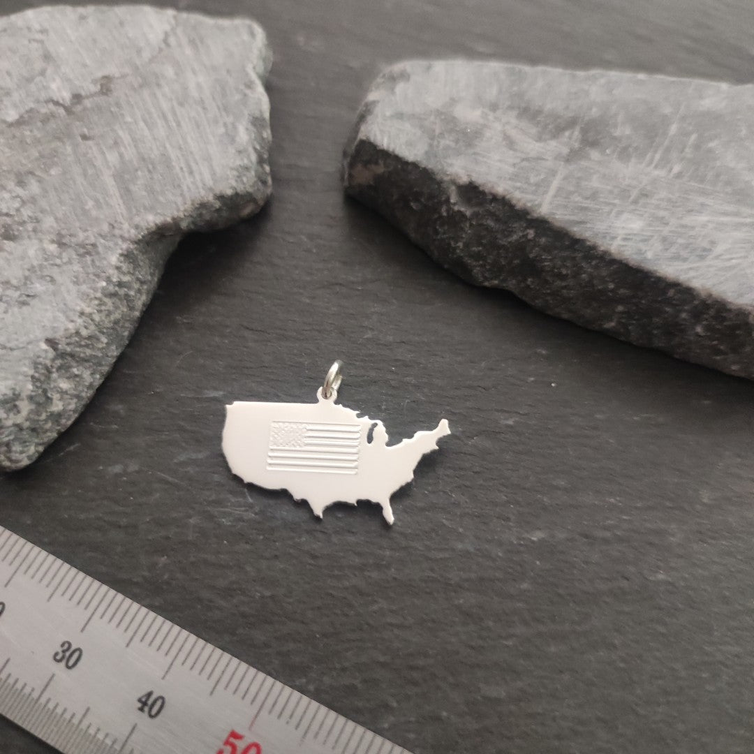USA Landkarten-Anhänger mit Wappen Gravur aus 925er Silber