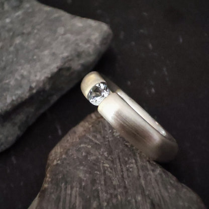 Massiver bombierter Silberring aus 925er Silber mit einem Aquamarin (SR3,9B/AQ)