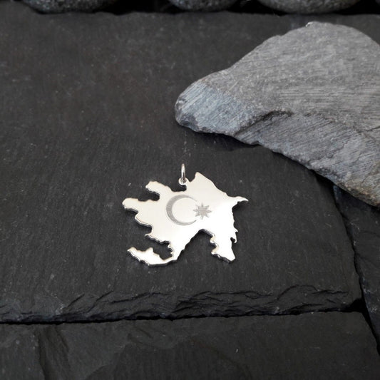 ASERBAIDSCHAN Landkarten-Anhänger mit Wappen Gravur aus 925er Silber