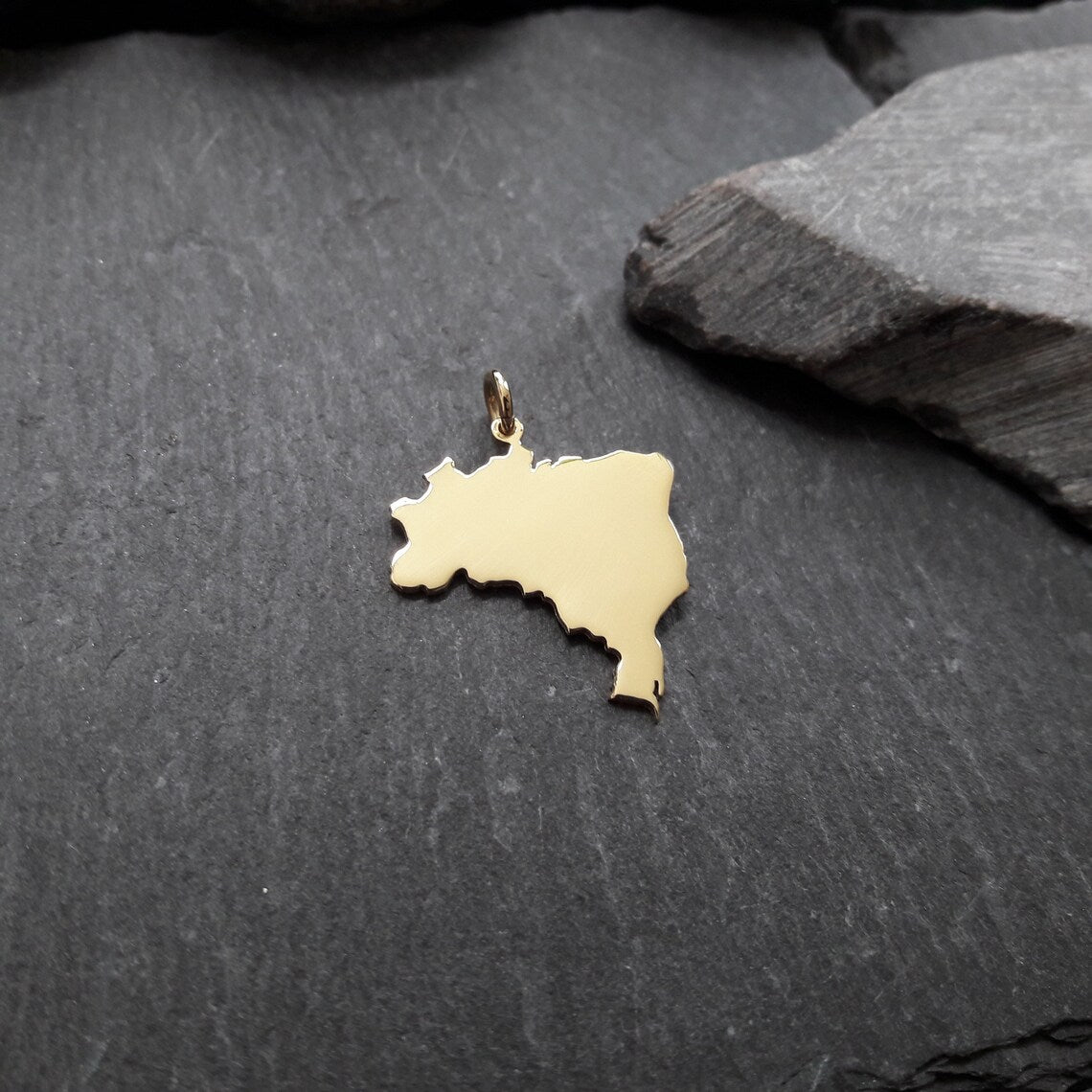 BRASILIEN Landkarten-Anhänger aus 333er Gelbgold