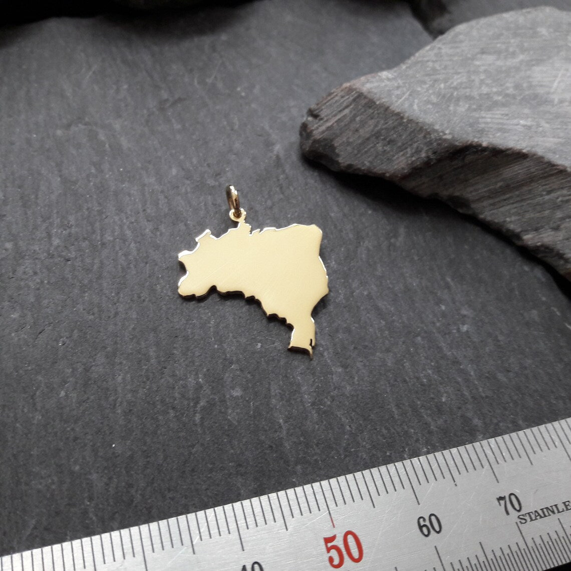 BRASILIEN Landkarten-Anhänger aus 333er Gelbgold