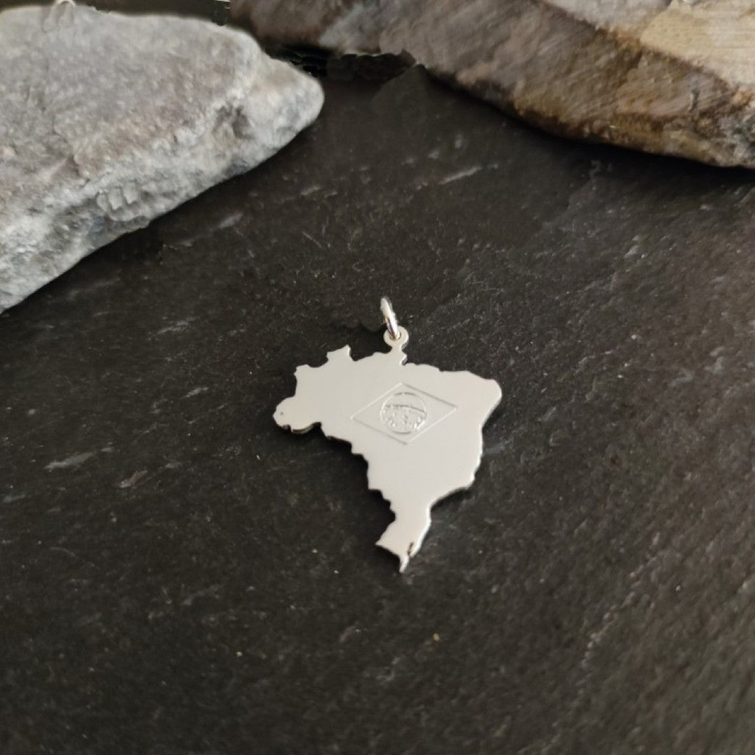 BRASILIEN Landkarten-Anhänger mit Wappen Gravur aus 925er Silber