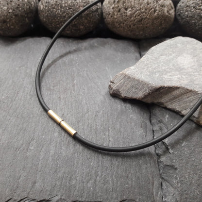2 mm Kautschukkette mit Gelbgold Bajonettverschluss