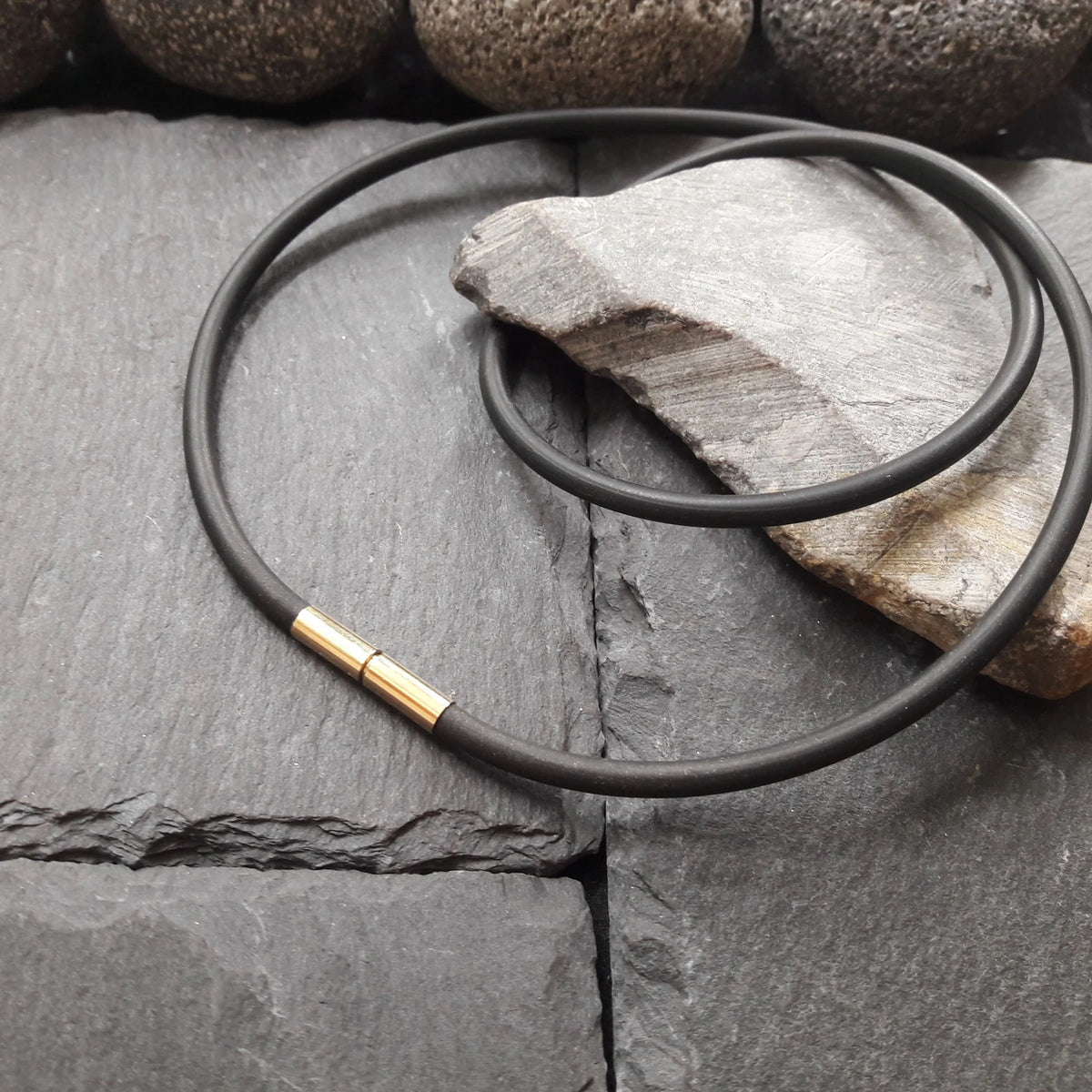 3 mm Kautschukkette mit Gelbgold Bajonettverschluss