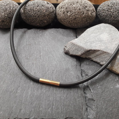 3 mm Kautschukkette mit Gelbgold Bajonettverschluss