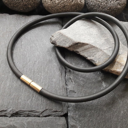 4 mm Kautschukkette mit Gelbgold Bajonettverschluss