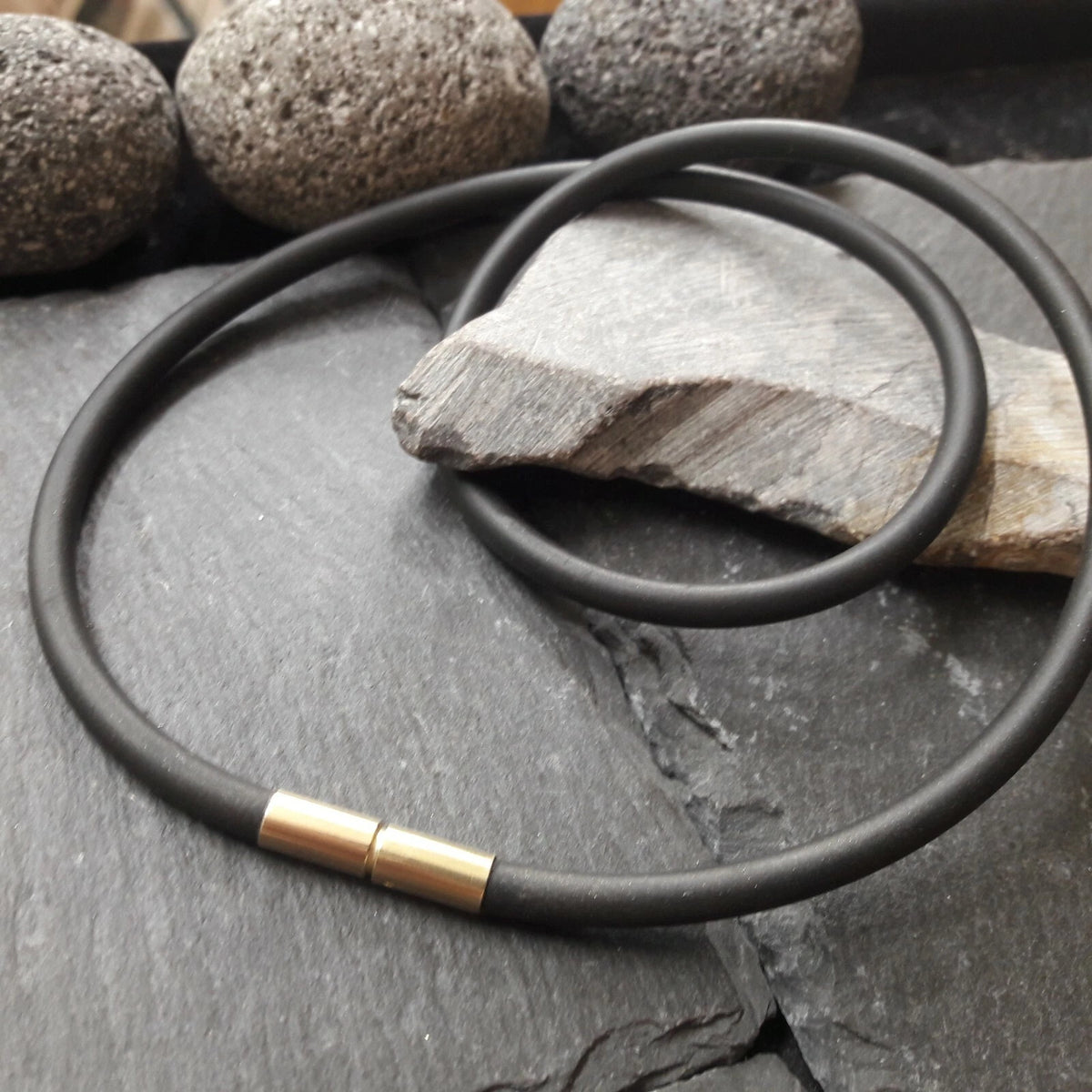 4 mm Kautschukkette mit Gelbgold Bajonettverschluss