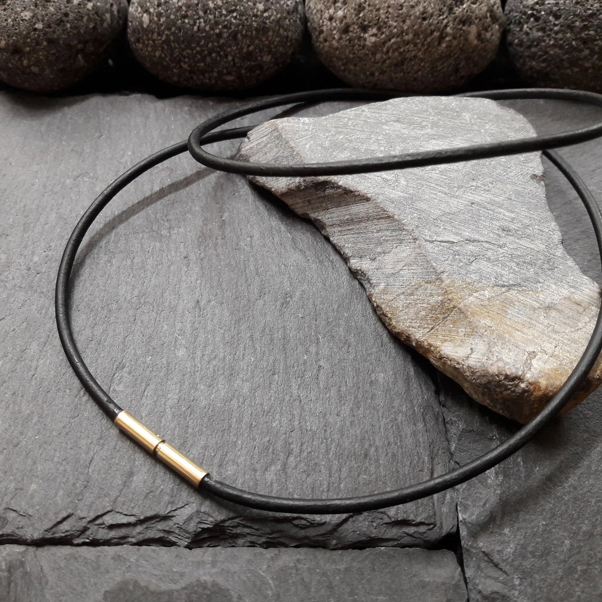 2 mm Lederkette mit Gelbgold Bajonettverschluss