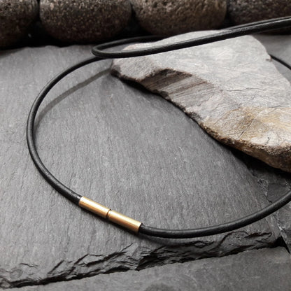 2 mm Lederkette mit Gelbgold Bajonettverschluss