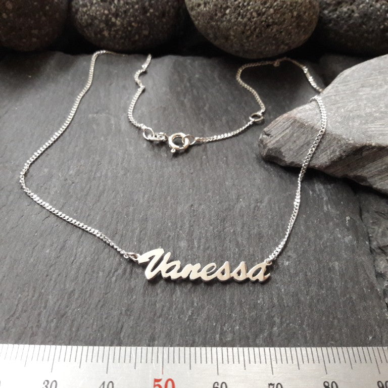 Personalisierte Kinder-Namenskette mit Wunschname aus 925er Silber (NK30/S)