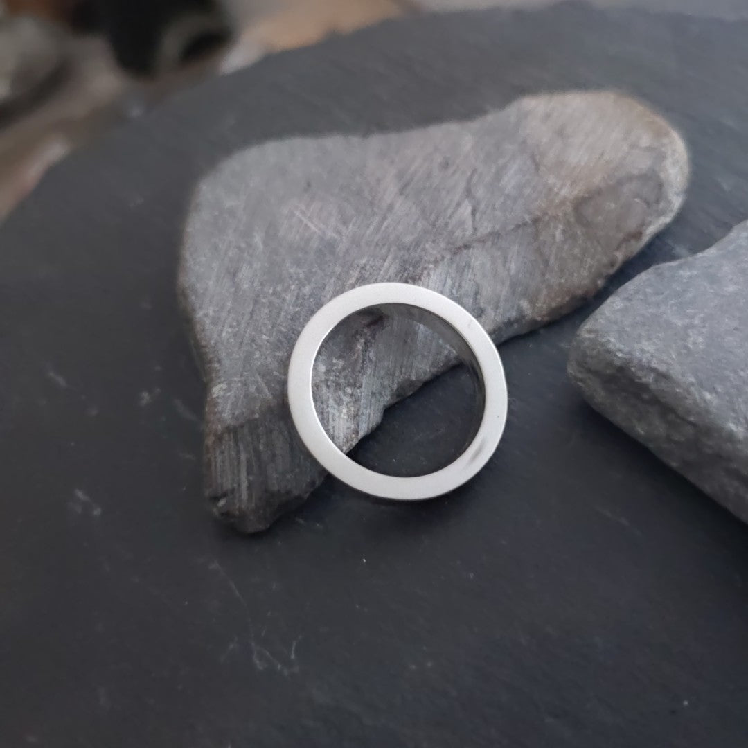 Massiver Silberring aus 925er Silber, 3,3 mm Breit - 2,5 mm Stark (SR3,3/2,5)