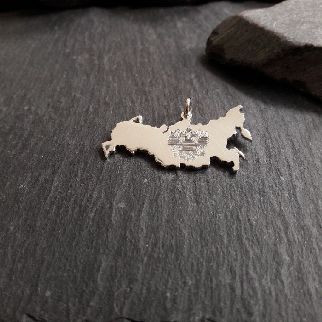 RUSSLAND Landkarten-Anhänger mit Wappen Gravur aus 925er Silber
