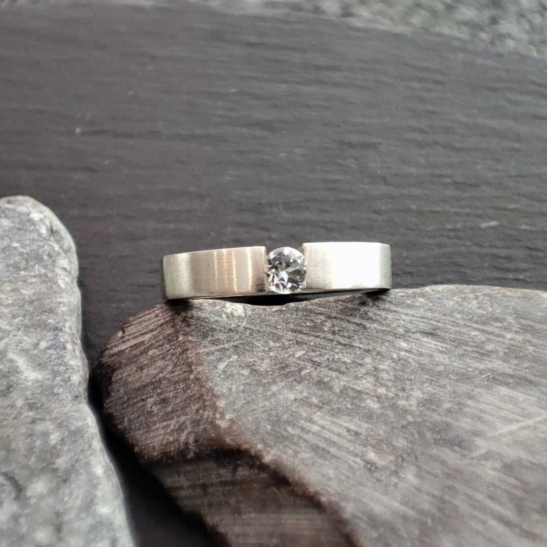 Massiver Silberring aus 925er Silber mit einem Weiß Topas (SR4/WT)
