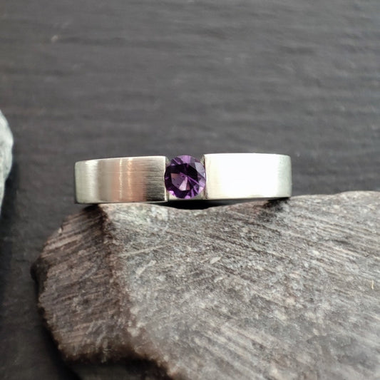 Massiver Silberring aus 925er Silber mit einem Amethyst (SR4/AM)