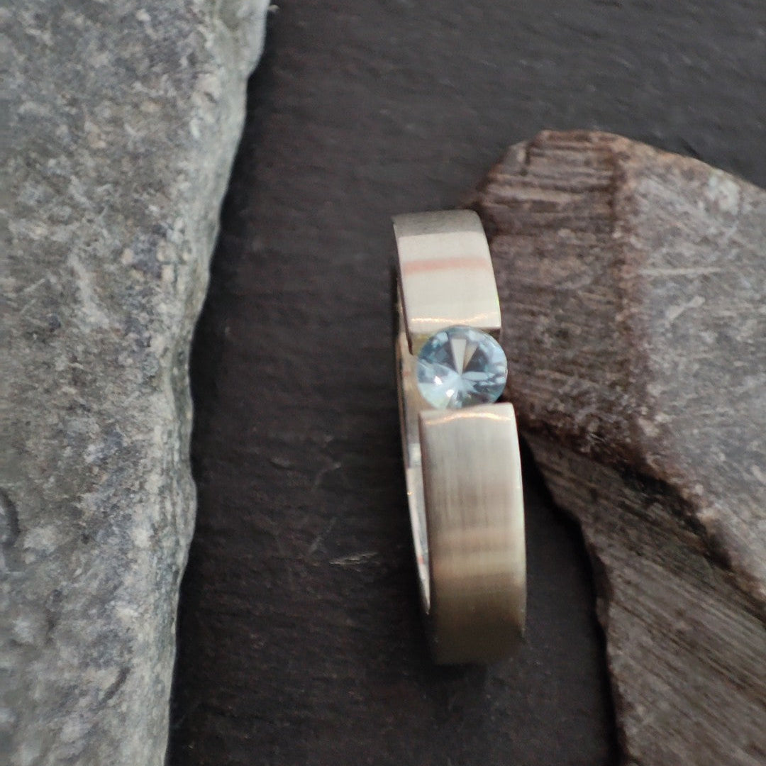 Massiver Silberring aus 925er Silber mit einem Aquamarin (SR4/AQ)