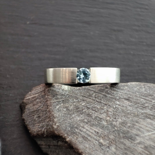 Massiver Silberring aus 925er Silber mit einem Aquamarin (SR4/AQ)