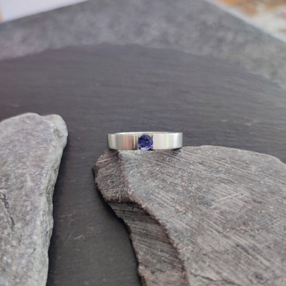 Massiver Silberring aus 925er Silber mit einem Iolith (SR4/IL)