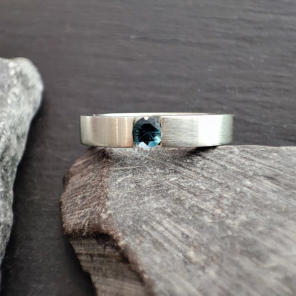 Massiver Silberring aus 925er Silber mit einem London Blue Topas (SR4/LBT)