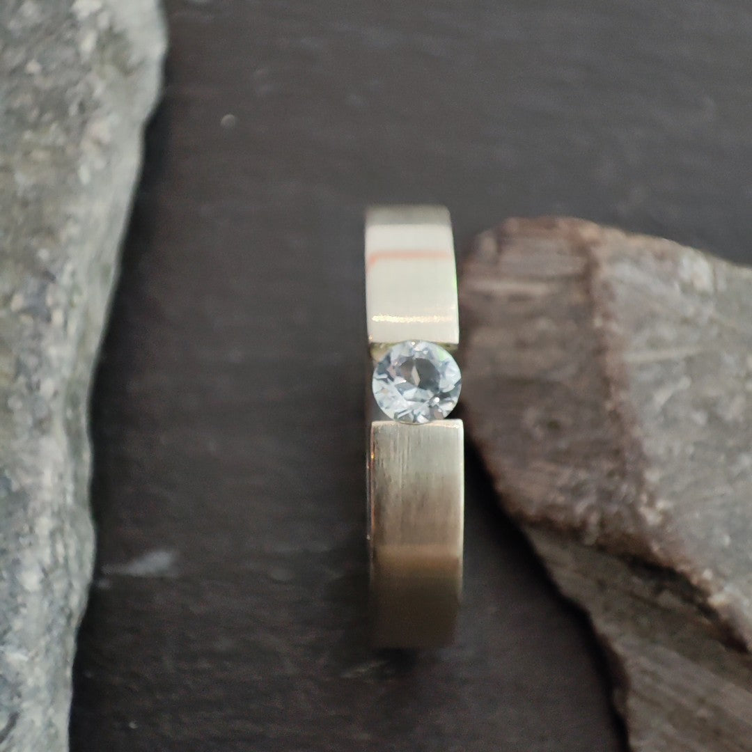Massiver Silberring aus 925er Silber mit einem Sky Blue Topas (SR4/SKBT)