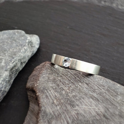 Massiver Silberring aus 925er Silber mit einem Sky Blue Topas (SR4/SKBT)