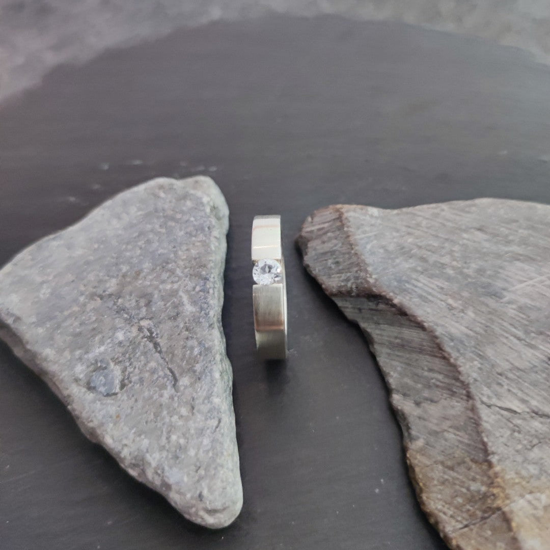 Massiver Silberring aus 925er Silber mit einem Weiß Topas (SR4/WT)