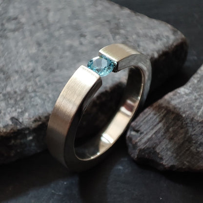 Massiver Silberring aus 925er Silber mit einem Swiss Blue Topas (SR4/SB)