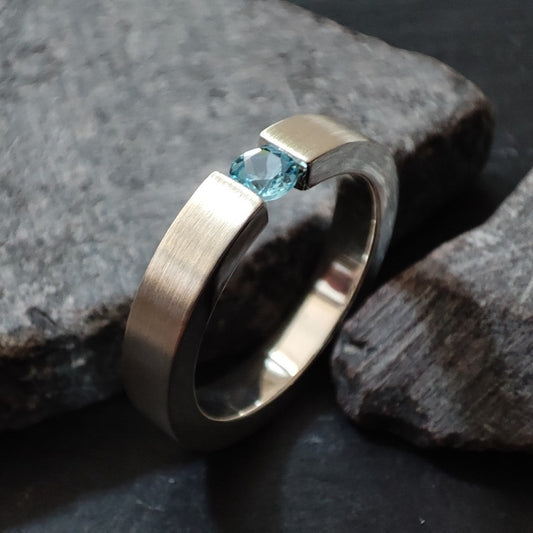 Massiver Silberring aus 925er Silber mit einem Swiss Blue Topas (SR4/SB)