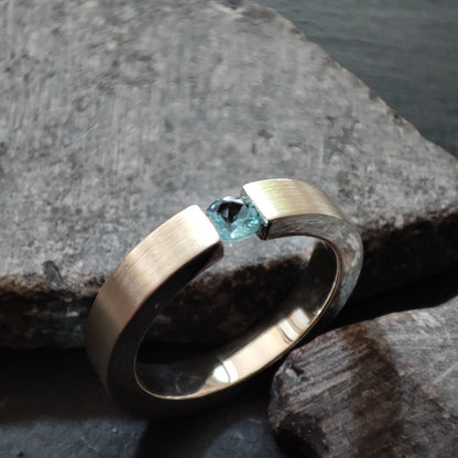 Massiver Silberring aus 925er Silber mit einem Swiss Blue Topas (SR4/SB)